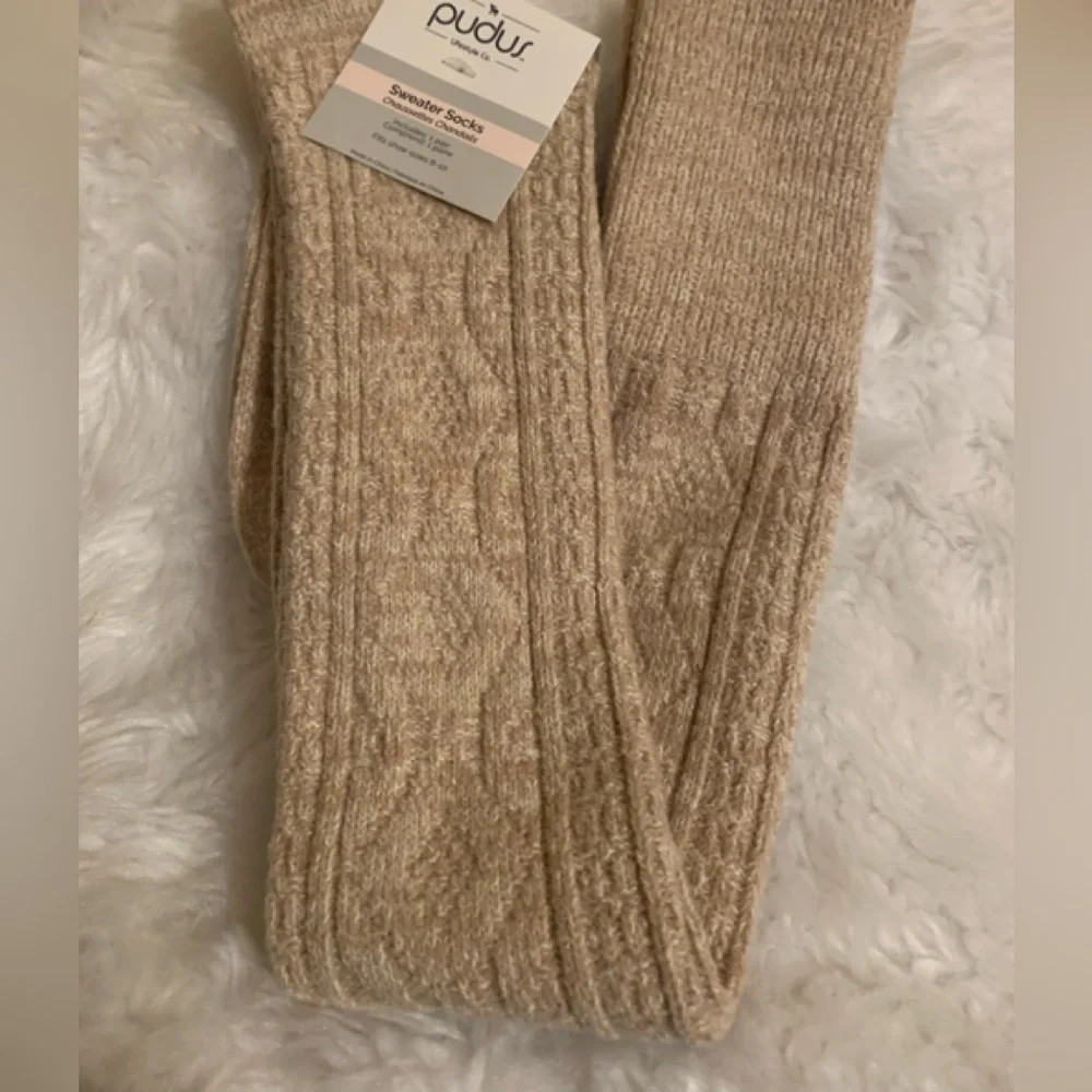 PUDUS ladies 99% soft poly tan color Sweater socks NWT size 6-10